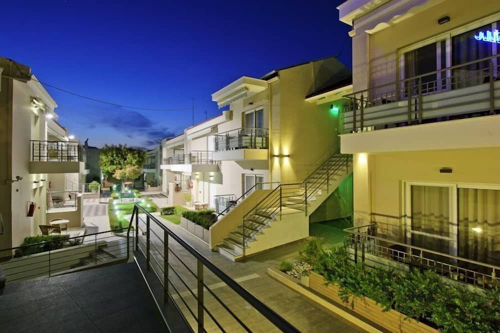 Castello Hotel - พาทรา - วิวภายนอก