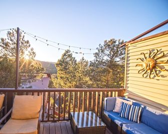 Huge Ruidoso Retreat with Game Room, Pool, 2 Balconies, 2 Kitchens - Sleeps 17! - Ruidoso - Balcón