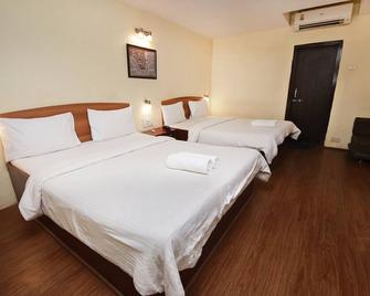 Westend Hotel - Matheran - Bedroom
