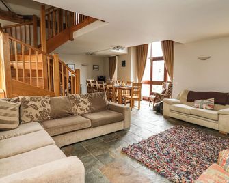 Maes Y Berllan Barn - Pontypool - Living room