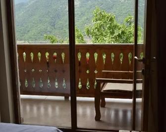 Verin Tun - Dilidschan - Balkon