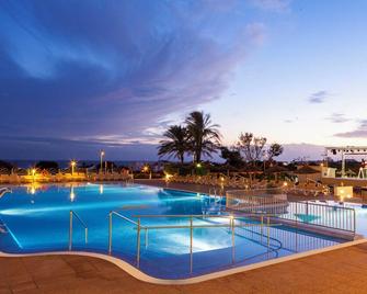 Hotel Sur Menorca Suites & Waterpark - Sant Lluis - Басейн
