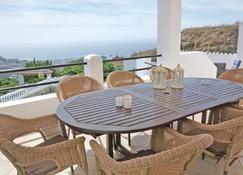 This magnificent house overlooks from its elevated, quiet position, sea, valleys and mountains. It i - Almuñécar - Balcony