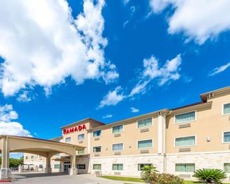 Ramada by Wyndham College Station - College Station - Bina