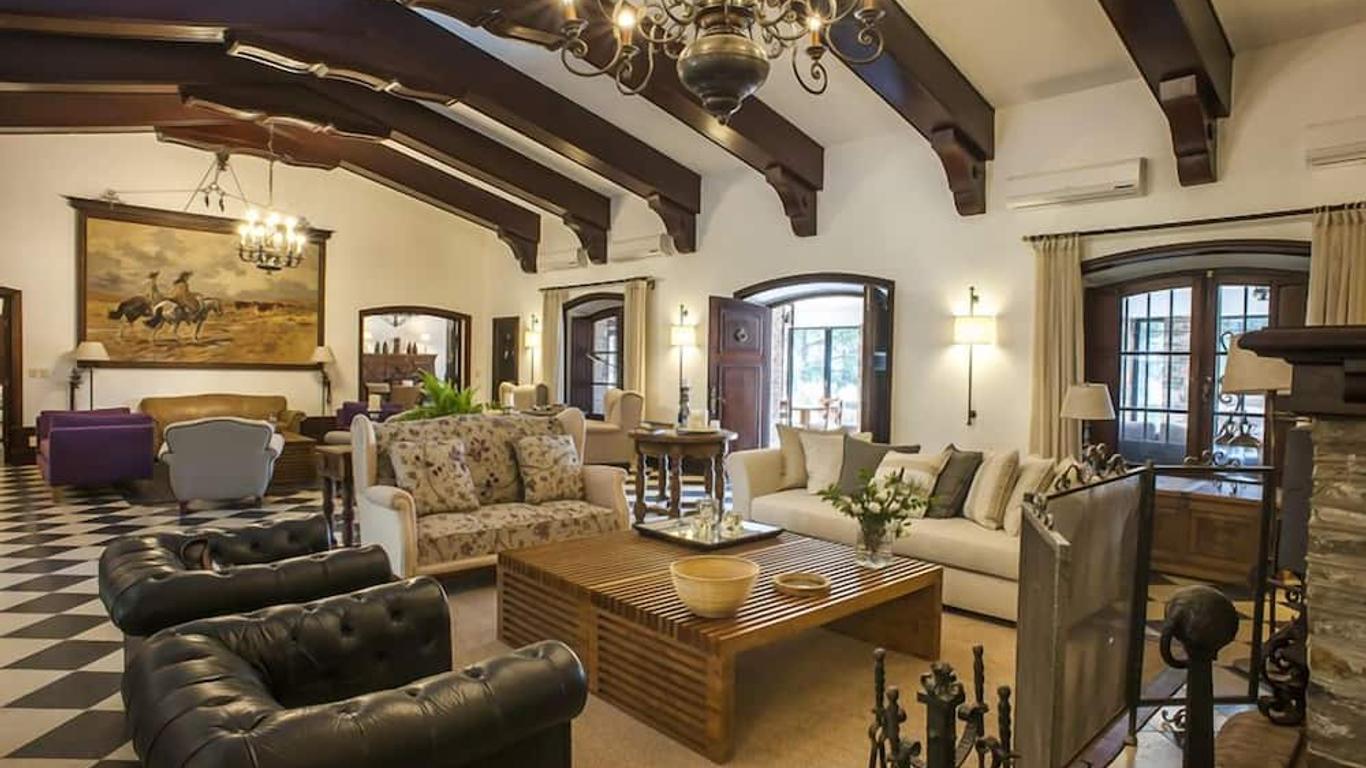 لا باجولا هوتل