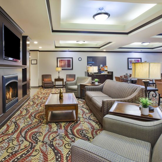 Lounge view of Holiday Inn Express & Suites Wheeling