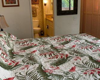 2 bedrooms, 2 bathrooms - Across street from beach and close to Kailua Village - Kailua-Kona - Habitación