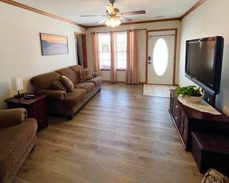 Relax Enjoy Mid-Missouri With Fenced In - Boonville - Sala de estar