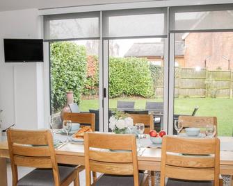 Cornerways - Newport - Dining room