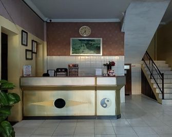 Hotel O Homestay Ananda Luwuk - Luwuk - Recepción