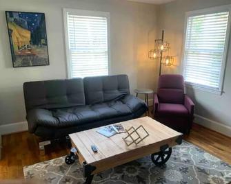 Centralized Charlotte Townhouse with Table Tennis - Charlotte - Sala de estar