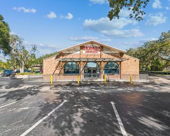 Ramada by Wyndham Temple Terrace/Tampa North - טמפה