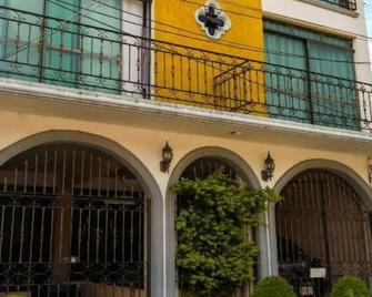 Modern cozy roundabout - Xalapa - Building