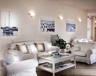 Hotel Valverde & Residenza - سسيناتيكو - غرفة معيشة