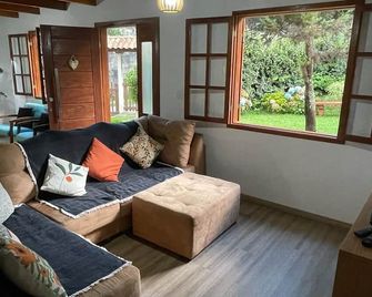 Confortável Chalet na Serra proximo ao Centro - Nova Friburgo - Salon