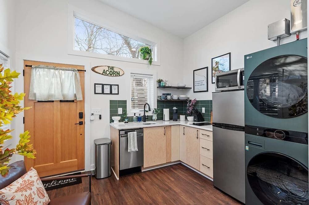 The Acorn - Tiny House In Historic Oakwood - ראליי - מטבח