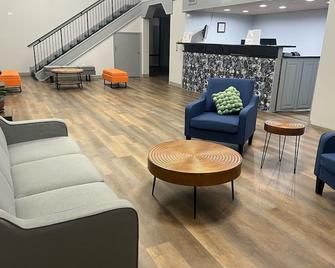 Walnut Inn - Roland - Living room