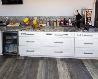 Downtown Riverside 2 Queens | Hot Tub | Breakfast Included - Pagosa Springs - Kuchyň