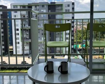 Apartamento Armenia a 15 min del Parque del Café - Armenia - Balcony