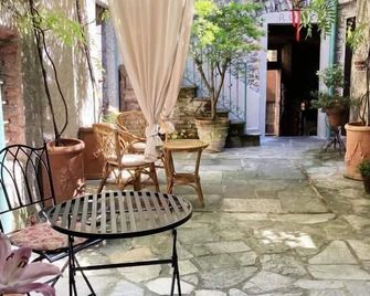 La Corte del Governo 565 - Lezzeno - Patio