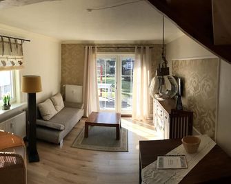 friendly apartment with terrace and garden sauna - Wieck am Darß - Wohnzimmer