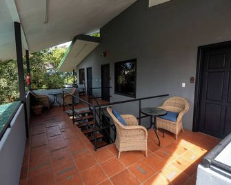 Hotel Manuel Antonio Inn - Quepos - Balkon