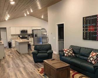 The Sansa Suite at Brants Apple Orchard - Ashtabula - Sala de estar