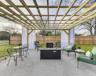 Lovely Home with Yard Near Dtwn Waco! - Waco - Patio