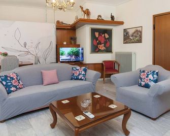 Classical 2 Bd Beauty Apt in Chalandri - Chalandri - Living room