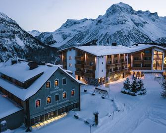 Hotel Goldener Berg - Lech am Arlberg - Edificio