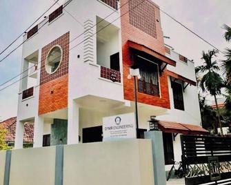 Charming family home in the heart of Jaffna - comfort and culture combined. - Jaffna - Building