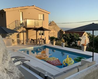 Coastal Hideaway-- Picture Perfect - Podstrana - Pool