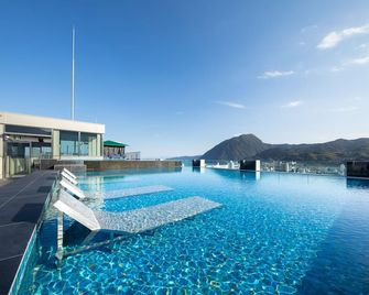 أمانيك بيبو يولا ري - بيبو - حوض السباحة