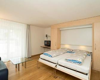 Chesa Quadrella Zimmer mit Küchenzeile inklusive Bergbahnen im Sommer-ausser Studio - Pontresina - Habitación