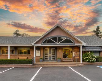 Dannys Suites, SureStay Collection by Best Western - Beresford - Building