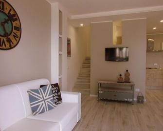 Residence Cala Azzurra - Macari - Sala de estar