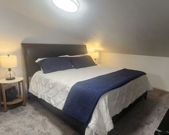 Riverfront Retreat Guesthouse in Kasilof – Private, Peaceful & Cozy - Kasilof - Bedroom