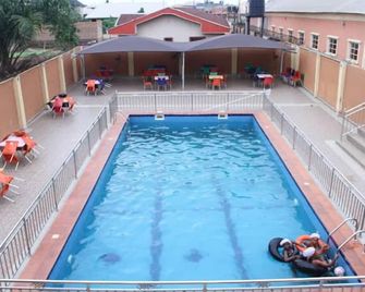 Quarter House Hotel - Kano - Piscina