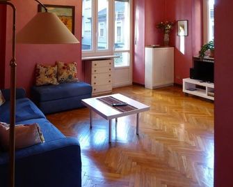 Casa Clemente in Cit Turin - Vicino a Porta Susa e Metro - Turyn - Pokój dzienny