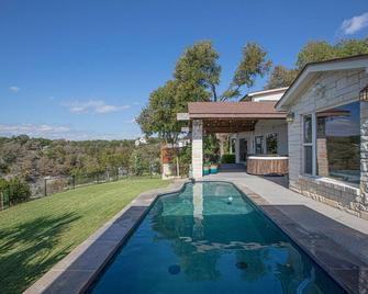 Lakefront 3 Bedroom Home with Gorgeous Sunsets and Private Pool & NEW Spa! - Belton - Pool