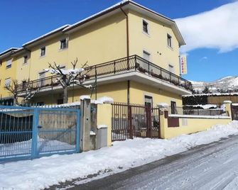 Complesso Turistico Aurora - camere & Appartamenti - Poggio Picenze - Building