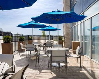 Holiday Inn Express & Suites Linden - Newark South by IHG - Linden - Balkon