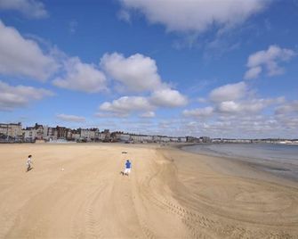 Anvil House - Weymouth - Beach