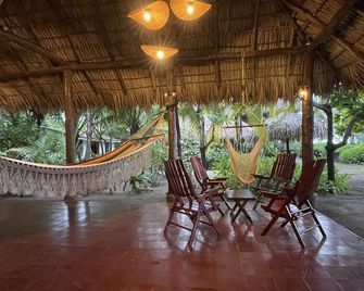 Casita Sol y Mar-- Your beachfront getaway - San Juan - Patio