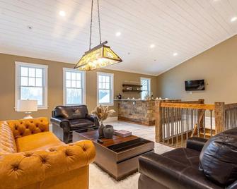 Huge Equestrian Estate Indoor Pool, Theater, Game Rm - Schoharie - Sala de estar