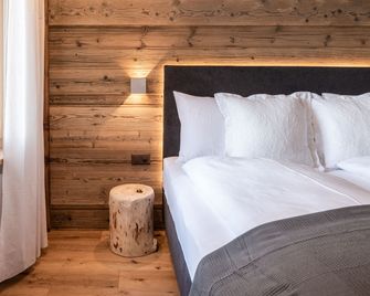 Typically Swiss Hotel Ermitage - Kandersteg - Bedroom