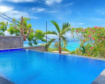 Villa Bagus - Nusa Penida - Басейн