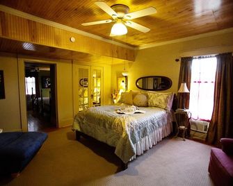 Bees B & B-V - Mount Airy