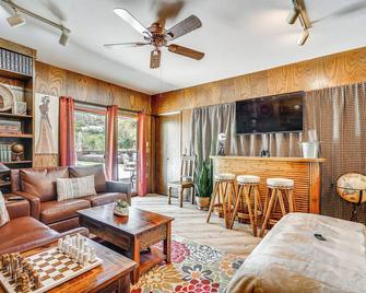 Oro Valley Retreat with Pool and Breathtaking Views! - Oro Valley - Huiskamer