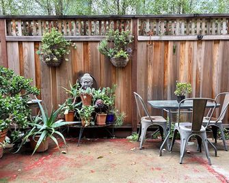 Modern & Open 2BR in Rockridge, Highly Walkable on Oakland Berkeley Border - Oakland - Patio